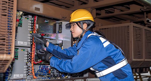 運転士を経て、車両部整備課で知見を広げる