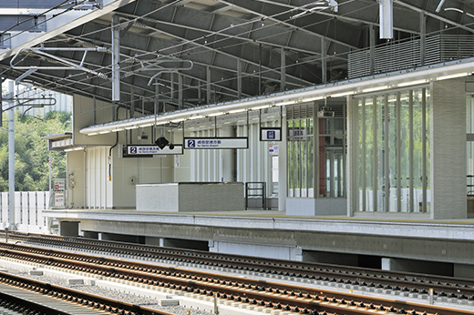 成田湯川駅