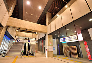 成田湯川駅